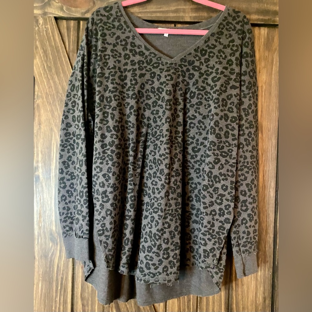 Oversized Z Supply top in black/ grey leopard print